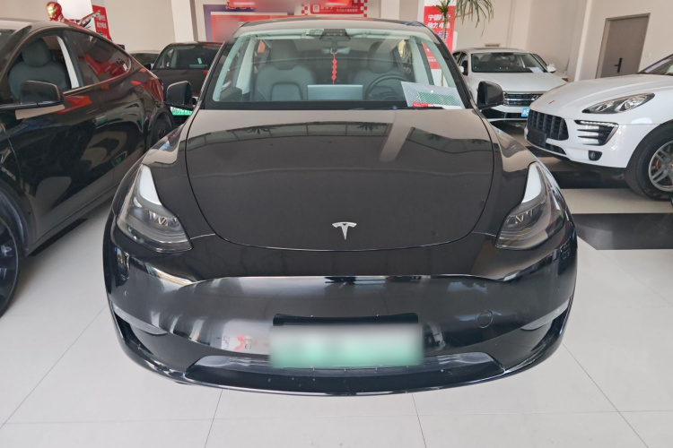 特斯拉 Model Y 2021款 长续航全轮驱动版车身外观2