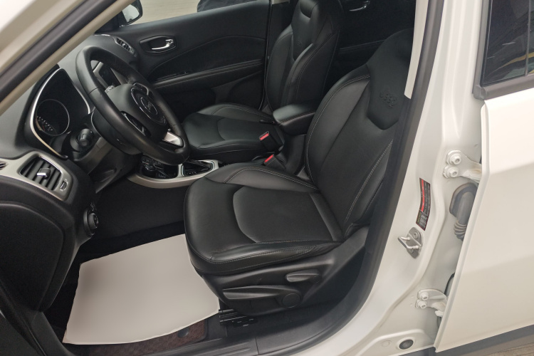 Jeep 指南者 2019款 200T 自动家享四驱-互联大屏版局部细节19