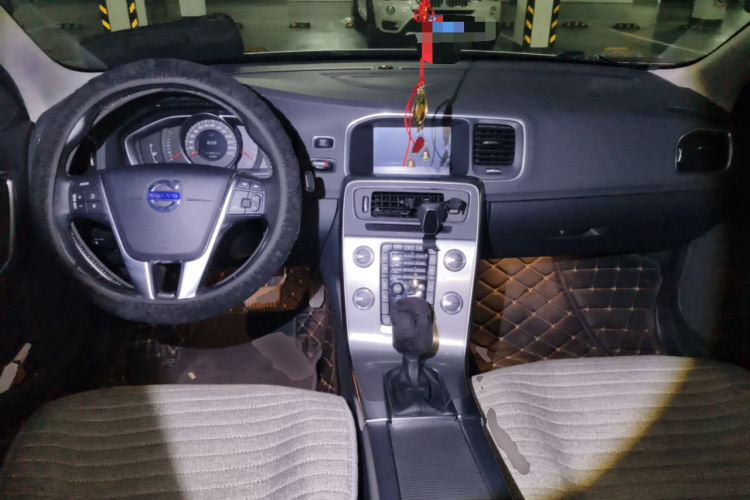 沃尔沃S60 2017款 S60L T3 智进版中控内饰12