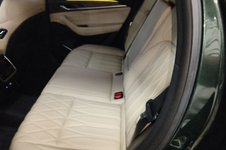 吉利汽车 星越L 2025款 东方曜 2.0TD 自动四驱望月版中控内饰7004