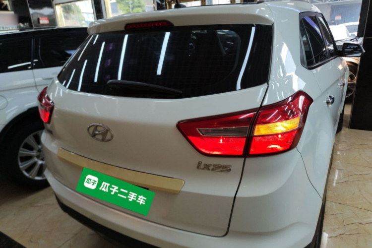 北京现代ix25 2015款 1.6L 自动两驱智能型GLS车身外观6