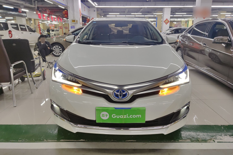 丰田 卡罗拉 2017款 改款双擎 1.8L E-CVT精英版车身外观2