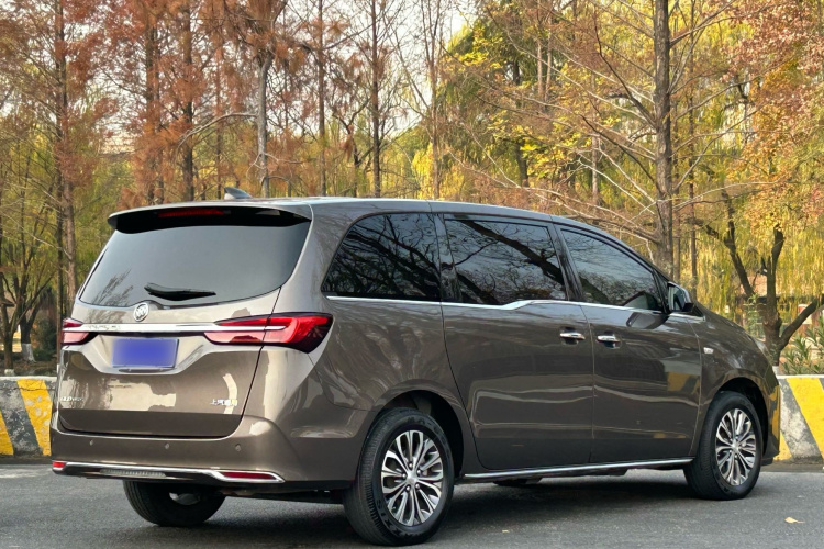 别克GL8 2023款 陆上公务舱 652T 豪华型车身外观6007