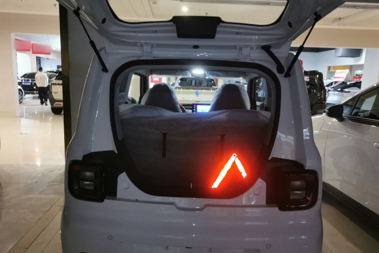 吉利银河 2024款 熊猫mini 200km 耐力熊机舱底盘23