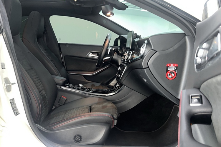 奔驰CLA 2016款 改款 CLA 220 4MATIC中控内饰7010