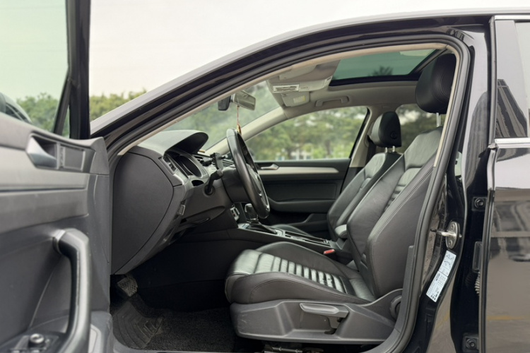 大众 迈腾 2019款 280TSI DSG 舒适型 国VI中控内饰7014