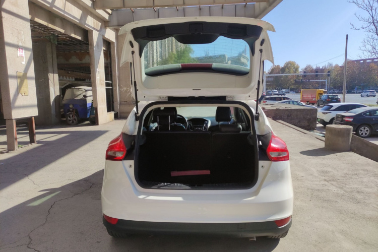 福特 福克斯 2017款 两厢 1.6L 自动舒适型智行版机舱底盘23