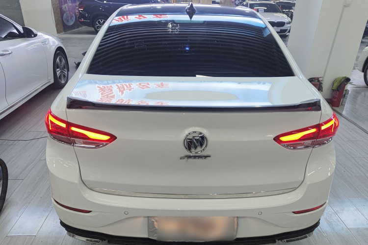 别克 英朗 2021款 改款 典范 1.5L 自动精英型车身外观6