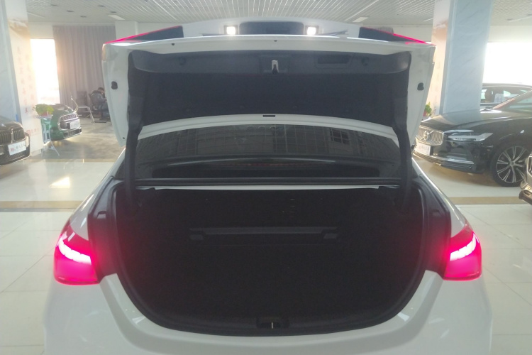 奔驰C级 2024款 改款二 C 260 L 运动版机舱底盘23