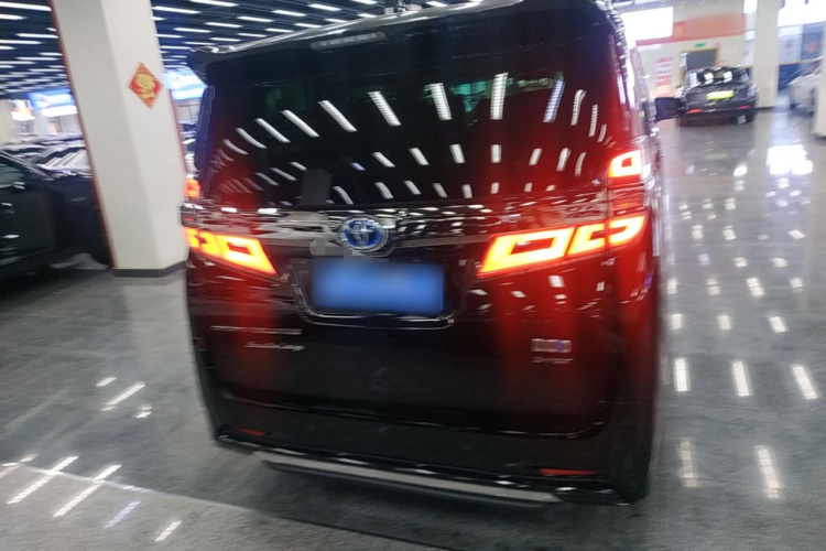 丰田 威尔法 2021款 皇冠 双擎 2.5L HV至尊版车身外观6