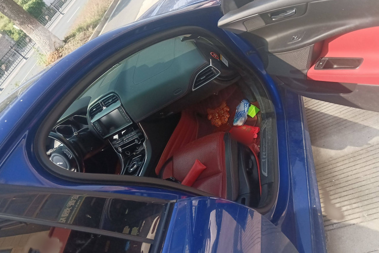 捷豹XE 2017款 2.0T 200PS R-Sport局部细节9005