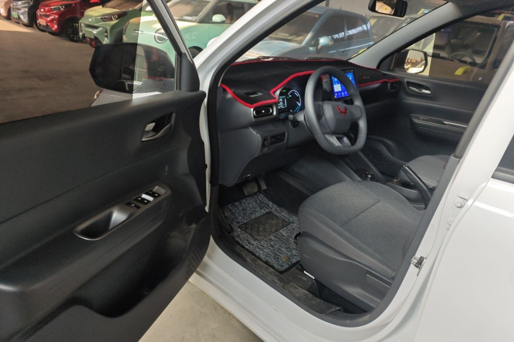 五菱汽车 五菱宏光新能源 2025款 增程式混动 50KM 舒适型中控内饰7003