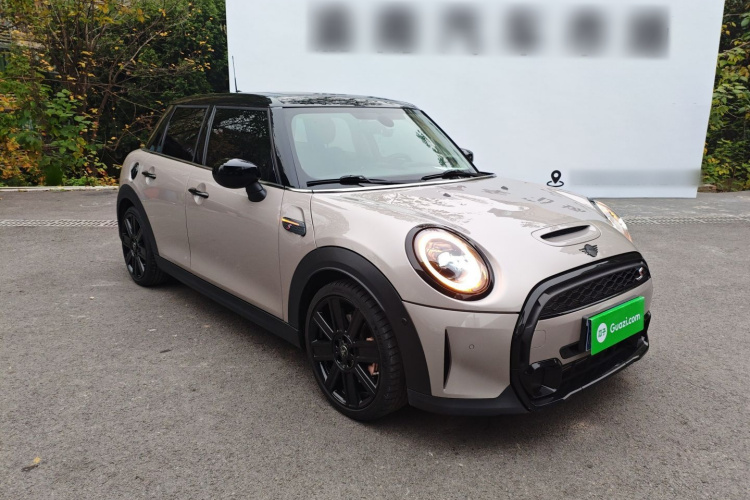 MINI 2023款 2.0T COOPER S 艺术家 五门版车身外观3