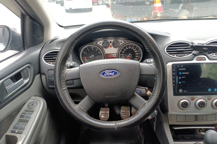 福特 福克斯 2013款 两厢经典 1.8L 手动基本型中控内饰13