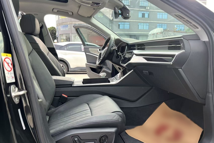 奥迪A6L 2020款 45 TFSI quattro 臻选致雅型中控内饰7004