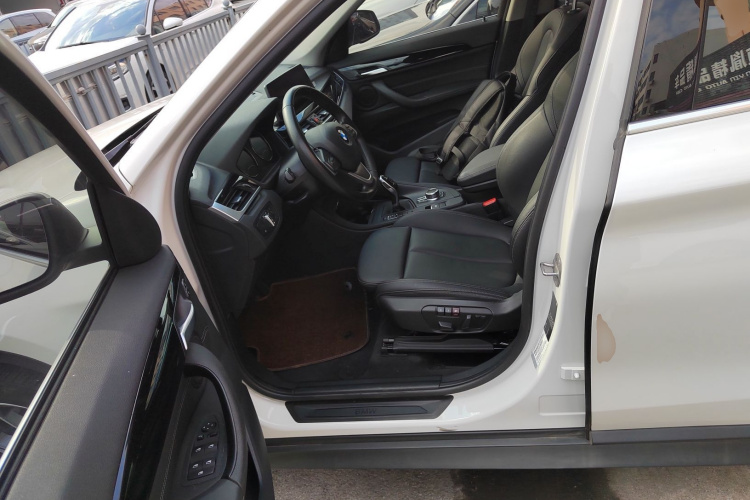 宝马X1 2020款 sDrive25Li 领先型中控内饰19