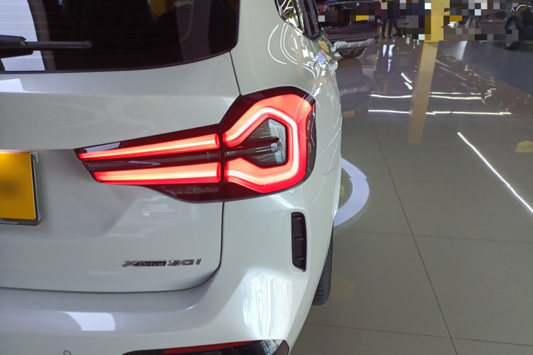 宝马X3 2022款 xDrive30i 领先型 M曜夜套装车身外观9