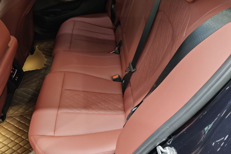 宝马3系 2023款 320Li M运动套装中控内饰7004