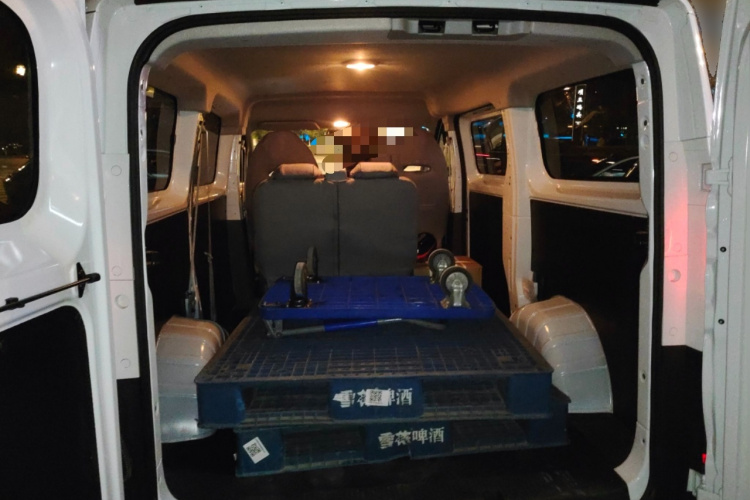 上汽大通MAXUS 大拿V1 2025款 低顶 多功能版 42kWh中控内饰23