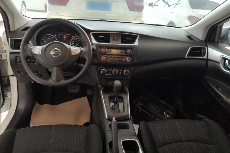日产 轩逸 2022款 经典 1.6XE CVT舒适版中控内饰12