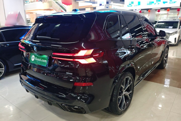 宝马X5 2023款 xDrive 30Li 尊享型M运动套装车身外观7