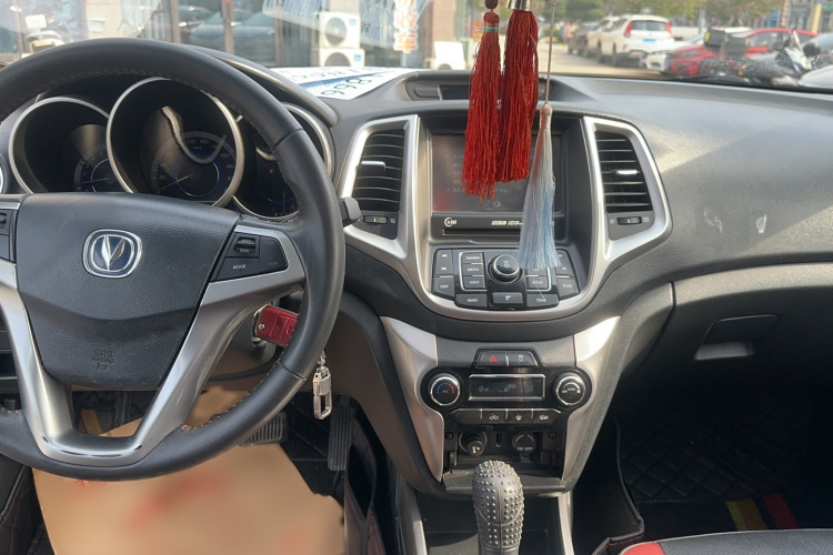 长安 逸动 2013款 1.6L 自动俊酷型 国IV中控内饰7004