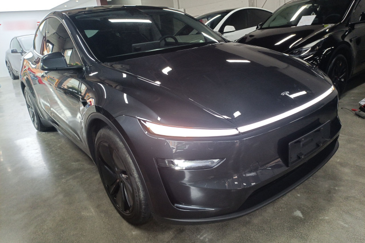 特斯拉 Model Y 2025款 长续航全轮驱动 首发版车身外观3