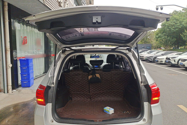 哈弗H6 2021款 运动版 1.5T 手动精英智联型 U型格栅局部细节23