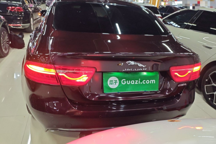 捷豹XEL 2019款 2.0T 250PS 尊享版车身外观6