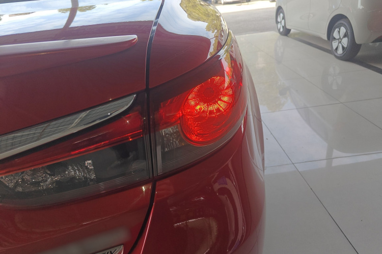 马自达 阿特兹 2015款 2.0L 蓝天豪华版车身外观9