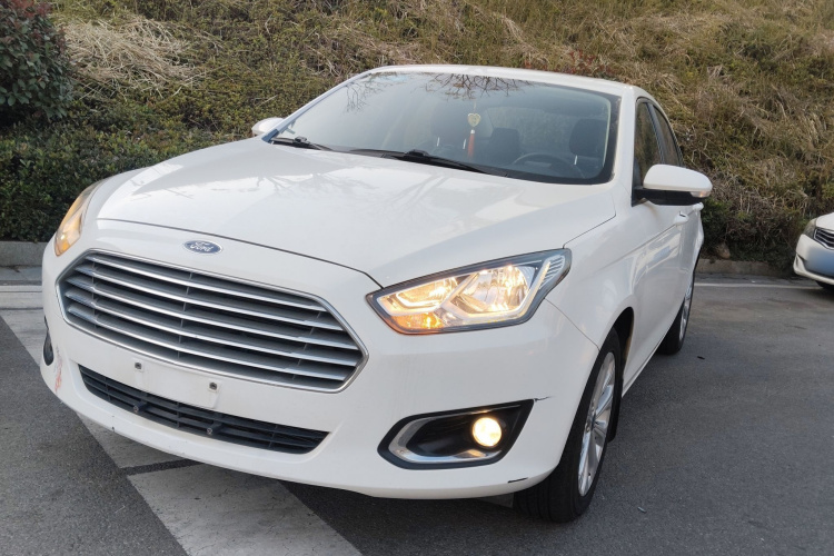 福特 福睿斯 2015款 1.5L 自动时尚型车身外观3