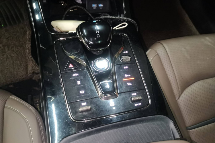 比亚迪 汉 2021款 EV 标准续航版豪华型局部细节18