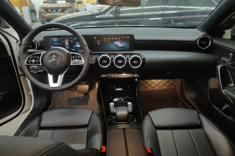 奔驰A级 2021款 A 200 L 运动轿车动感型中控内饰7002