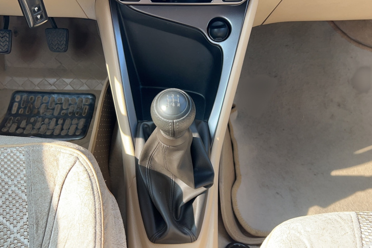 丰田 YARiS L 致炫 2014款 1.5G 手动炫动版局部细节18