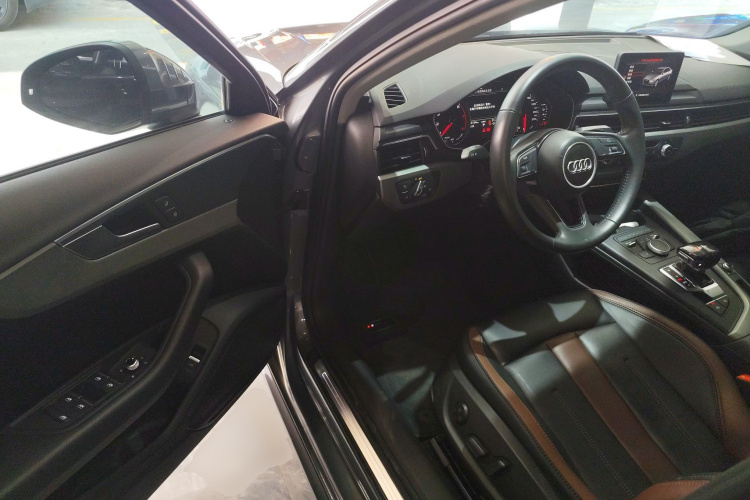 奥迪A4L 2018款 30周年年型 40 TFSI 进取型中控内饰20