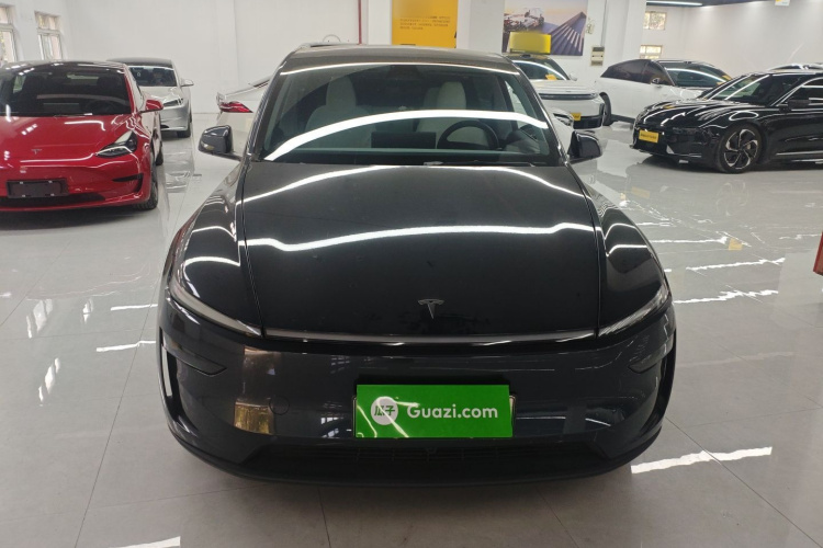 特斯拉 Model Y 2025款 后轮驱动 首发版车身外观2