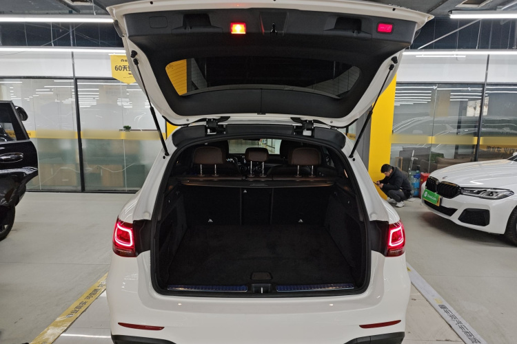 奔驰GLC 2020款 改款 GLC 260 L 4MATIC 豪华型机舱底盘23