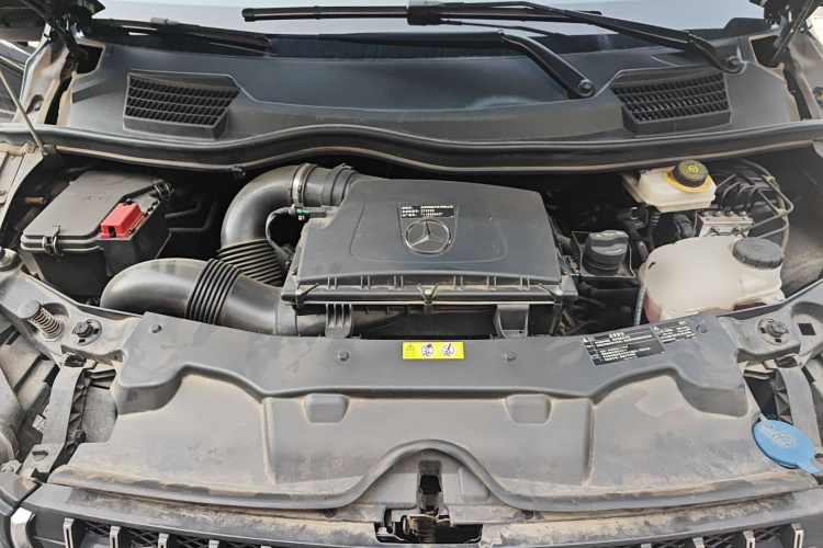 奔驰 威霆 2021款 2.0T 精英版 7座局部细节24