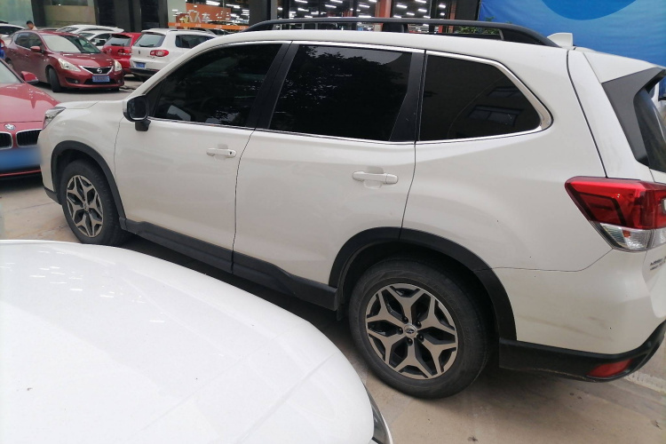 斯巴鲁 森林人 2020款 2.0i 豪华版车身外观4