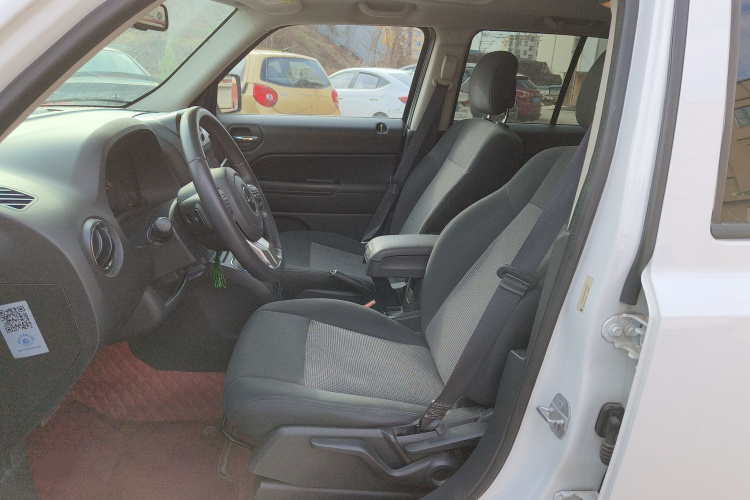 Jeep 自由客 2014款 2.0L 运动增强版局部细节19