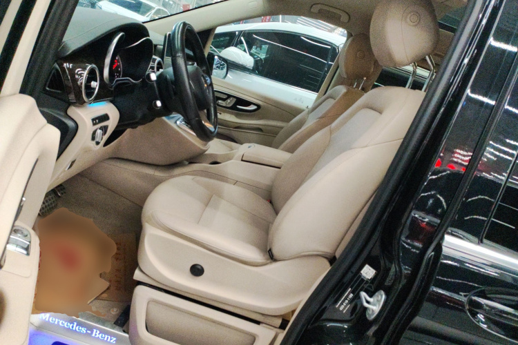 奔驰V级 2018款 V 260 尊贵版 国VI中控内饰19