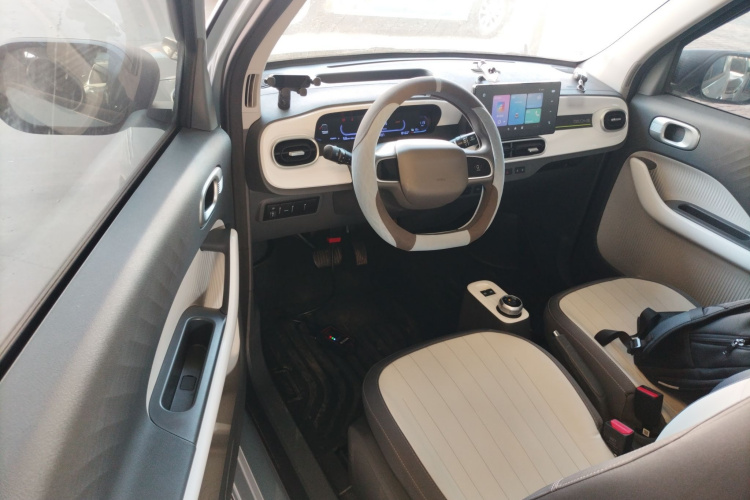 吉利银河 2025款 210km 熊猫卡丁中控内饰20