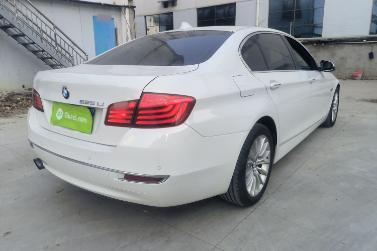 宝马5系 2014款 525Li 豪华设计套装车身外观7
