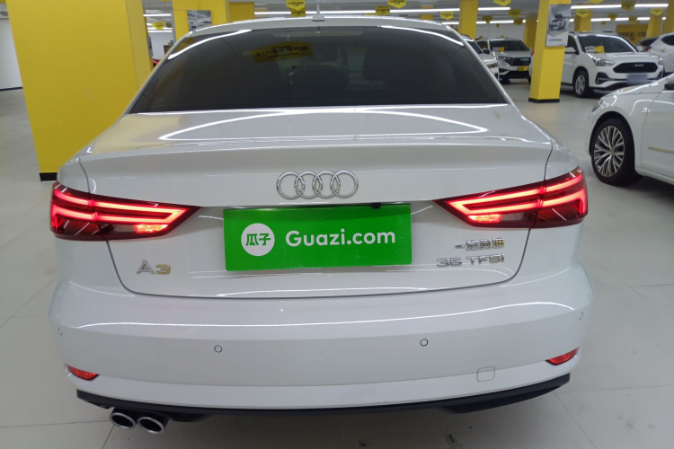 奥迪A3 2018款 30周年年型 Limousine 35 TFSI 进取型车身外观6
