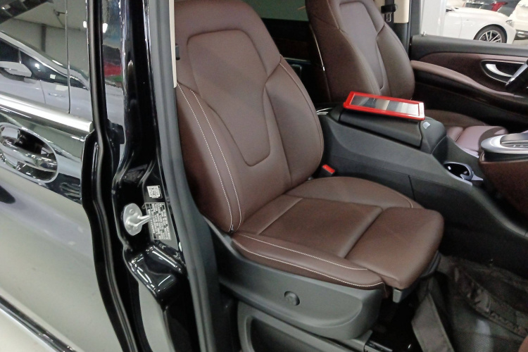 奔驰V级 2022款 V 260 L 长轴距豪华版局部细节41