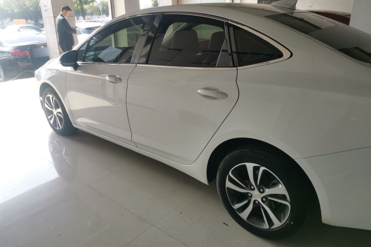 别克 威朗 2020款 20T CVT领先型车身外观4