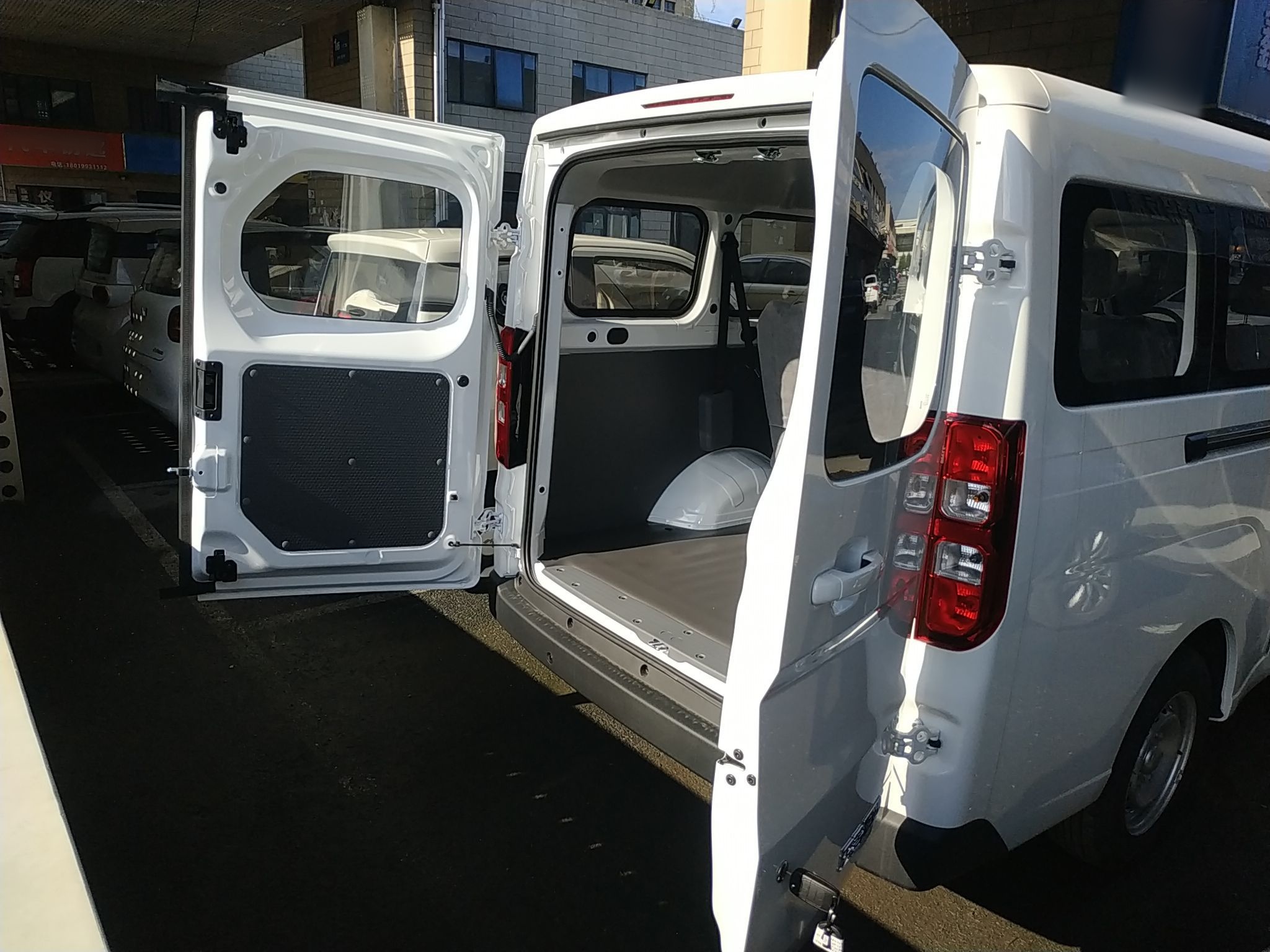 五菱汽车 五菱扬光 2024款 300KM 舒适型客车版 75kW