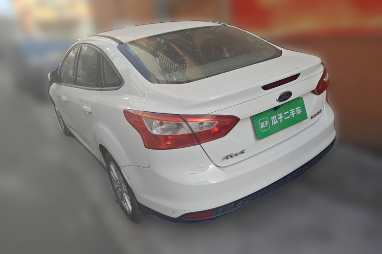 福特 福克斯 2012款 三厢 1.6L 手动舒适型车身外观5