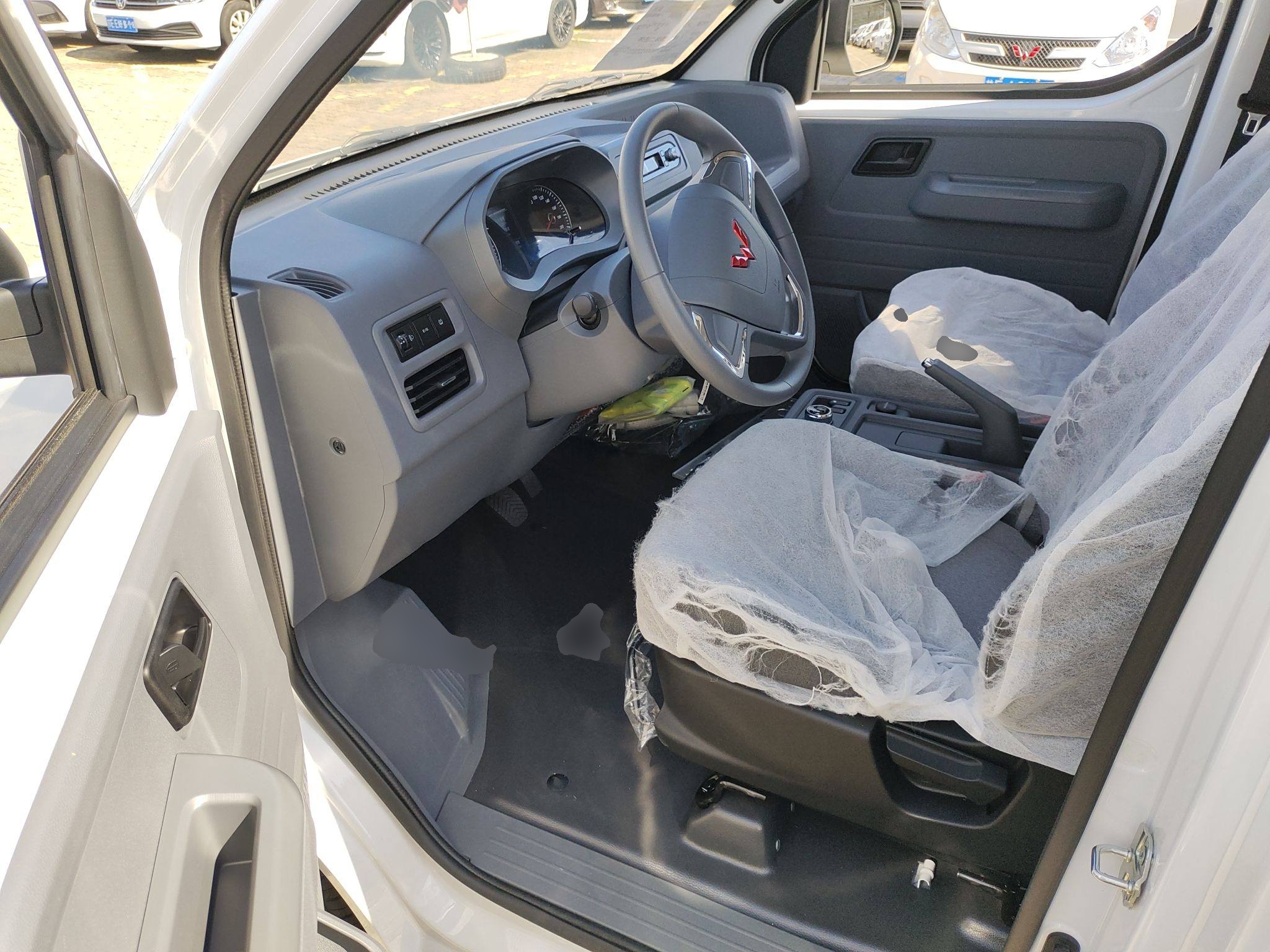 五菱汽车 五菱扬光 2024款 300KM 舒适型客车版 75kW