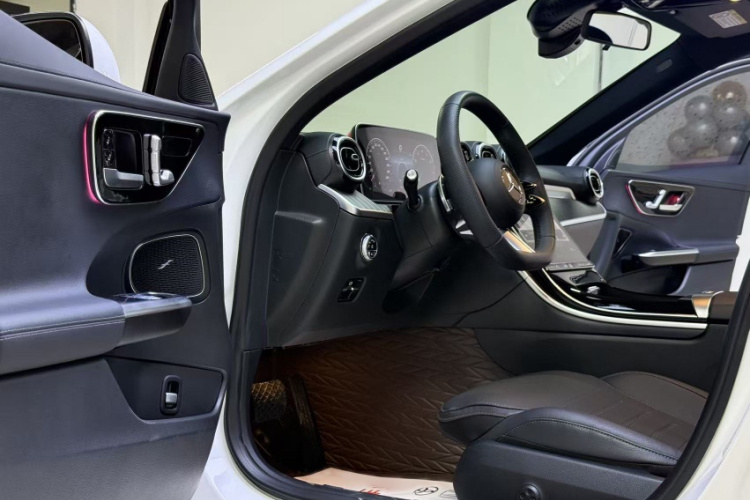 奔驰C级 2023款 C 200 L 运动版中控内饰7002